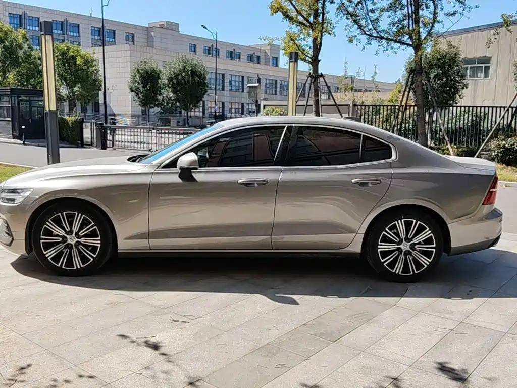 Volvo S60 — фото 25