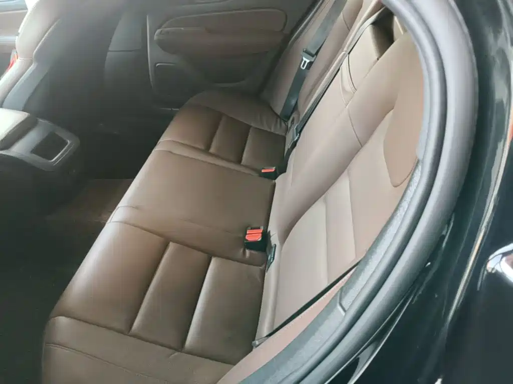 Volvo S60 — фото 17