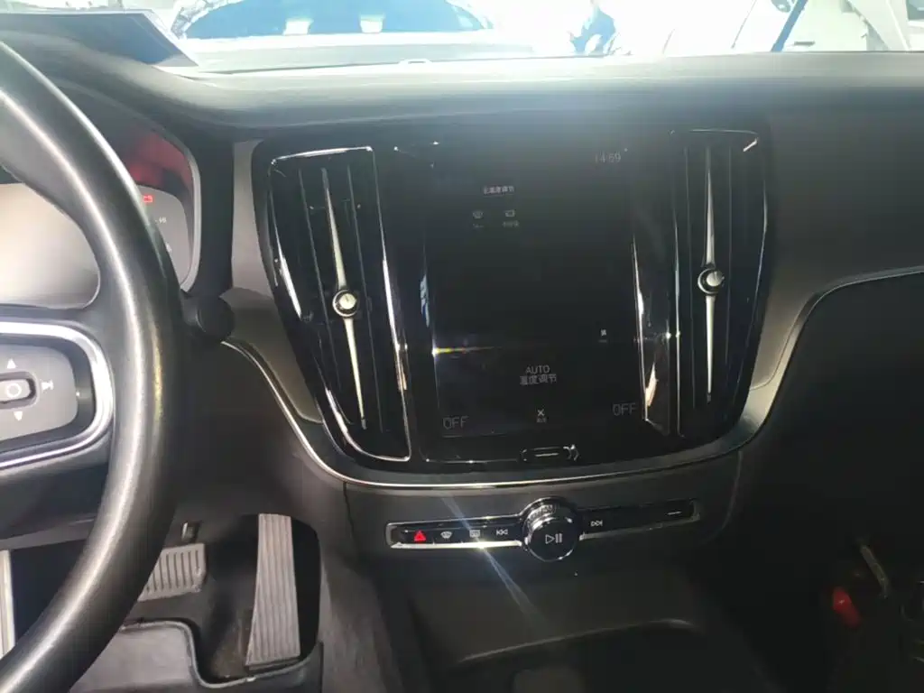 Volvo S60 — фото 13