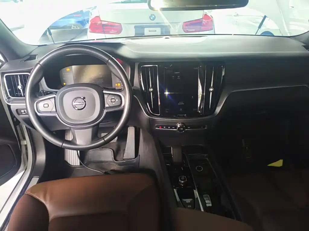 Volvo S60 — фото 10