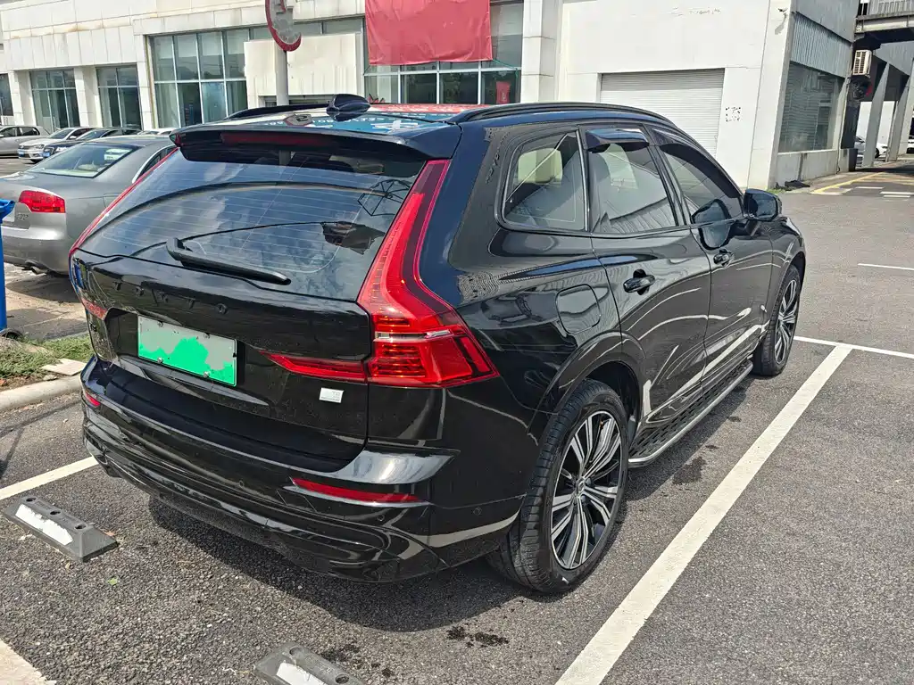 Volvo XC60 PHEV — фото 4