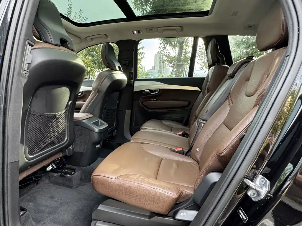 Volvo XC90 — фото 11