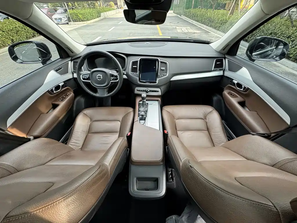 Volvo XC90 — фото 15