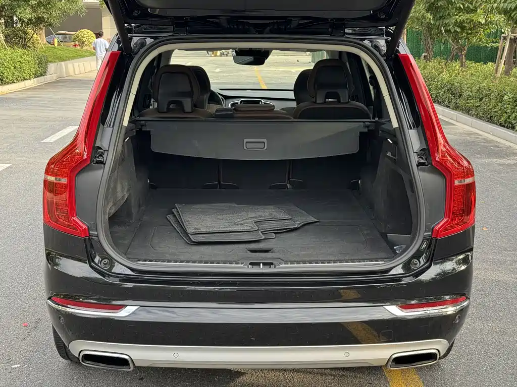 Volvo XC90 — фото 17