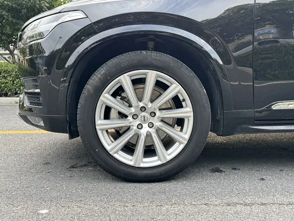 Volvo XC90 — фото 18