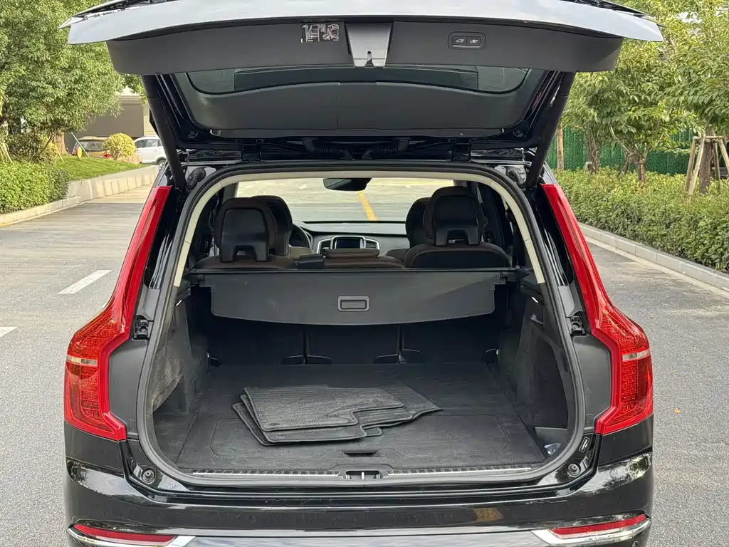 Volvo XC90 — фото 19