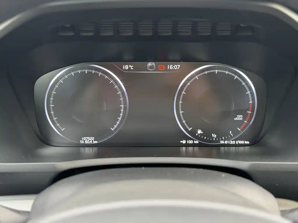 Volvo XC90 — фото 20