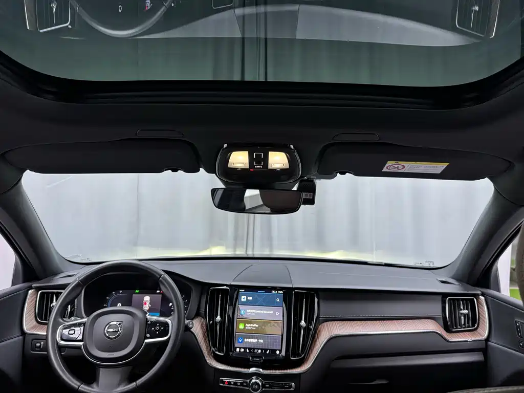 Volvo XC60 — фото 7