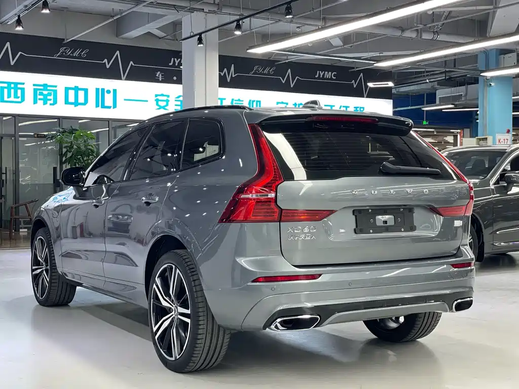 Volvo XC60 PHEV — фото 9