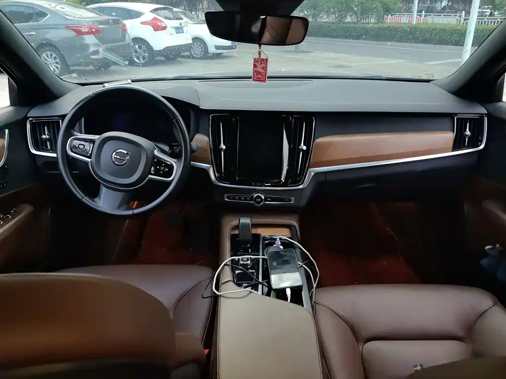 Volvo S90 — фото 13