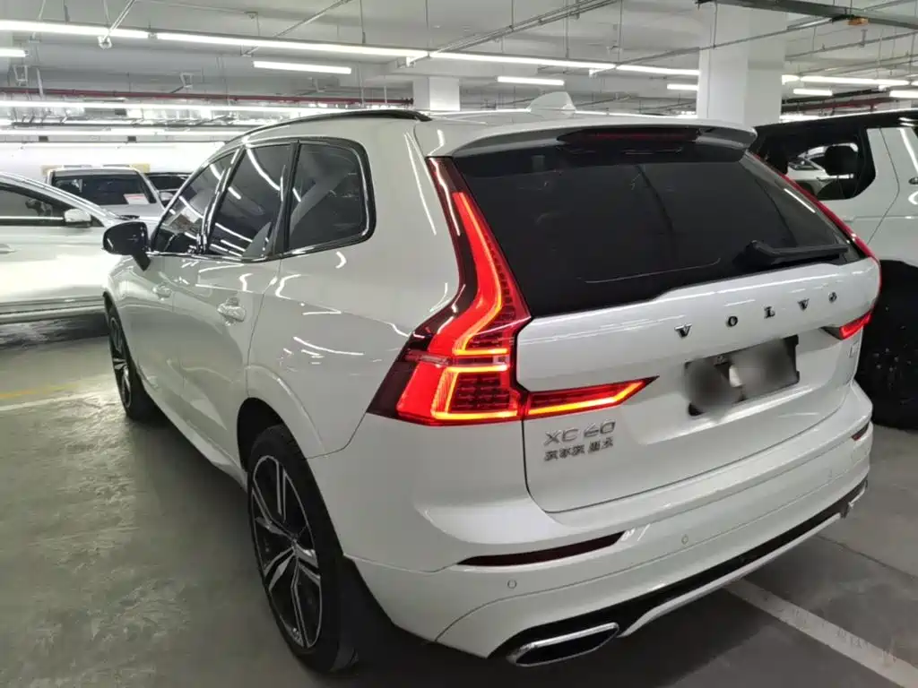 Volvo XC60 PHEV — фото 5