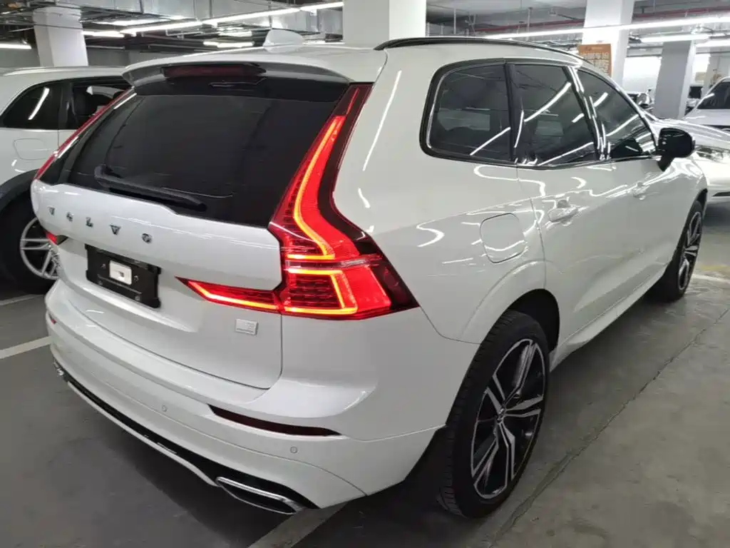 Volvo XC60 PHEV — фото 7