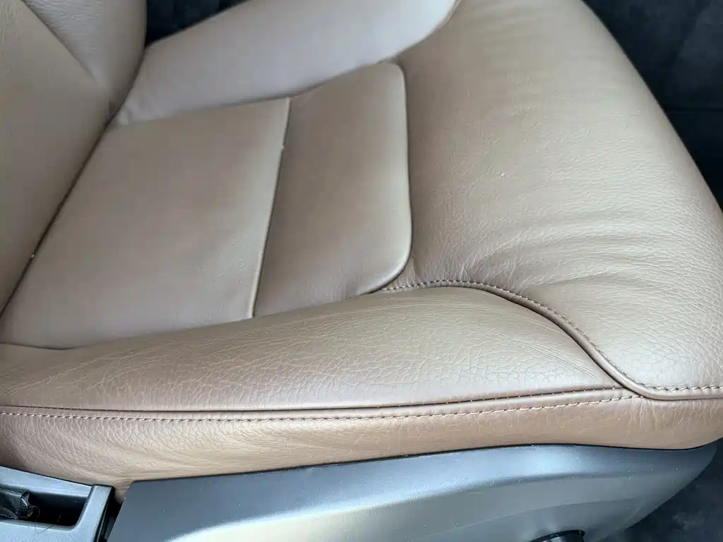 Volvo XC60 — фото 14