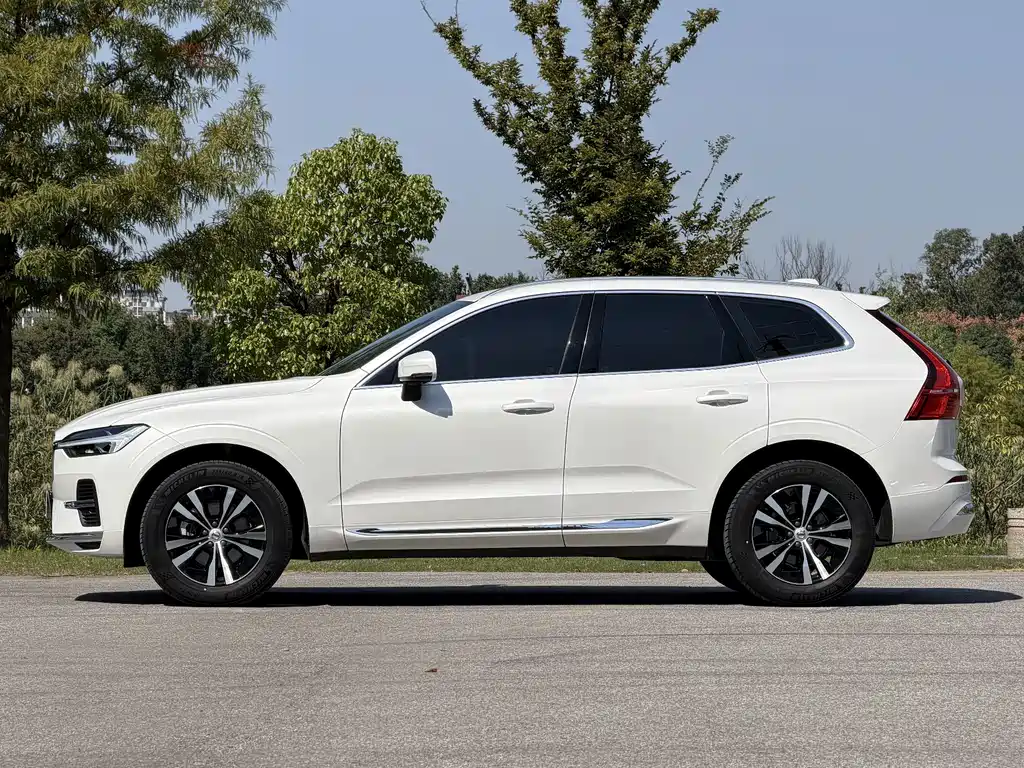 Volvo XC60 — фото 19