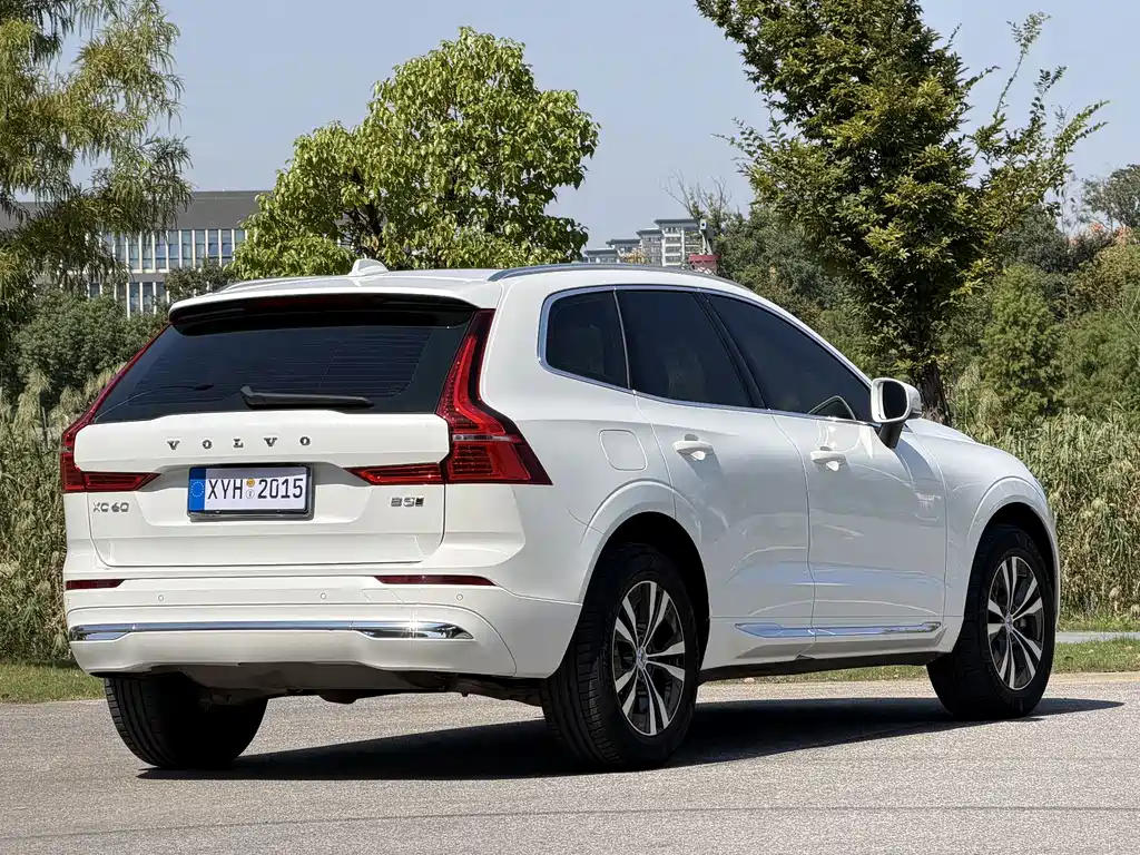 Volvo XC60 — фото 22