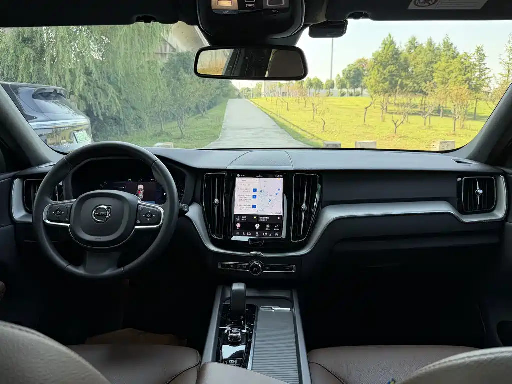 Volvo XC60 — фото 4