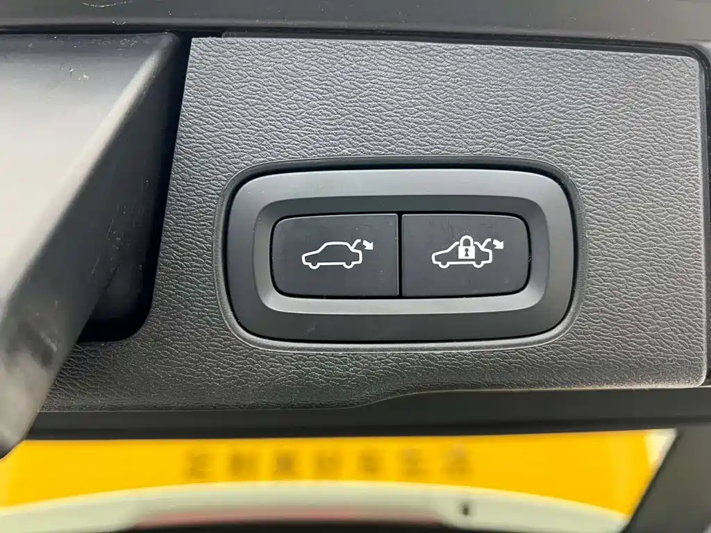 Volvo XC60 — фото 20