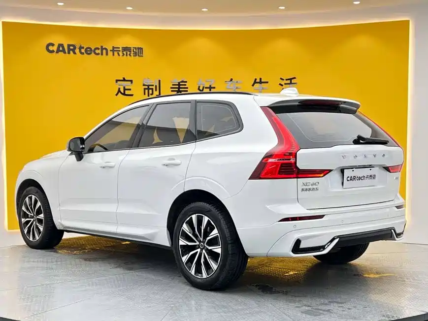 Volvo XC60 — фото 6