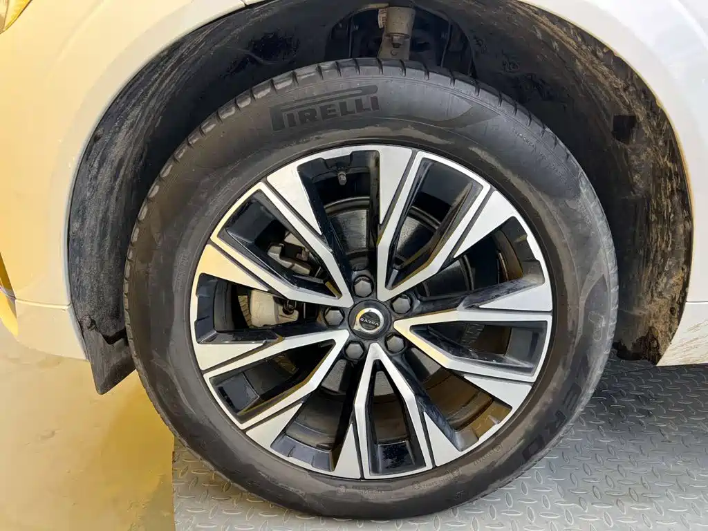 Volvo XC60 — фото 9