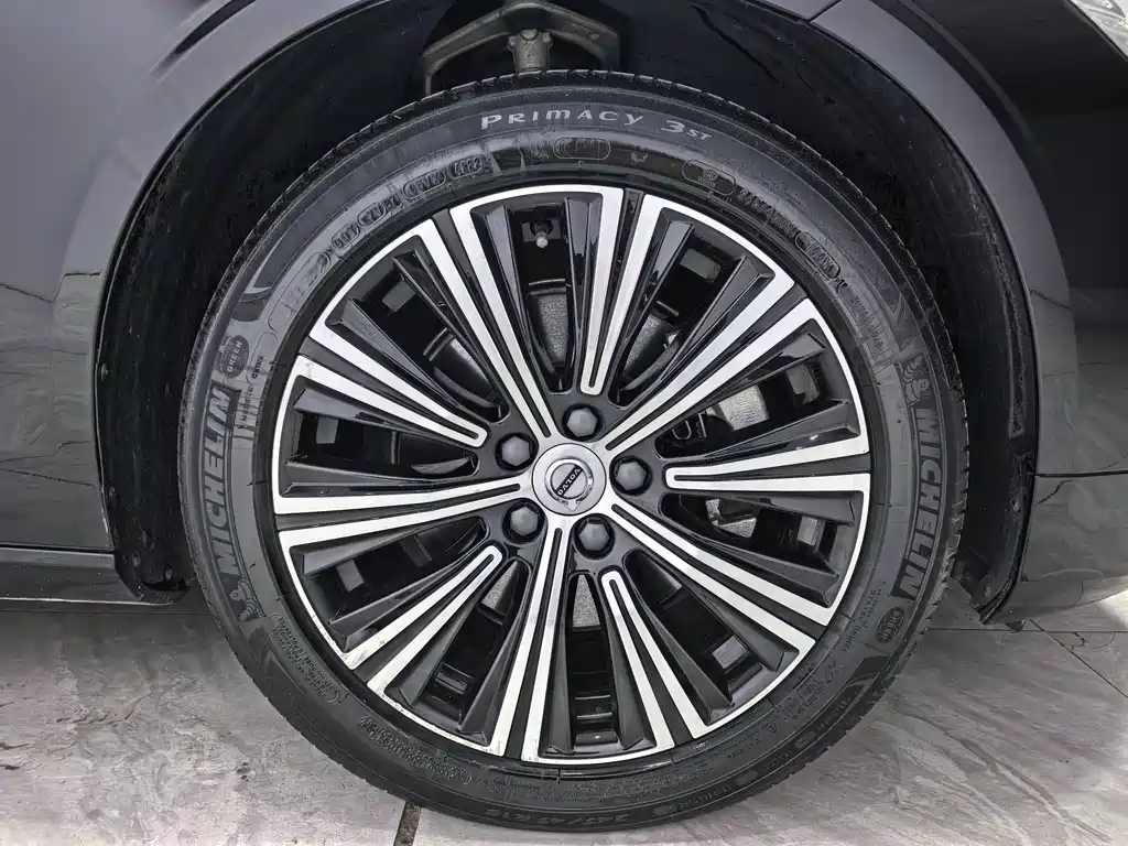 Volvo S90 — фото 19