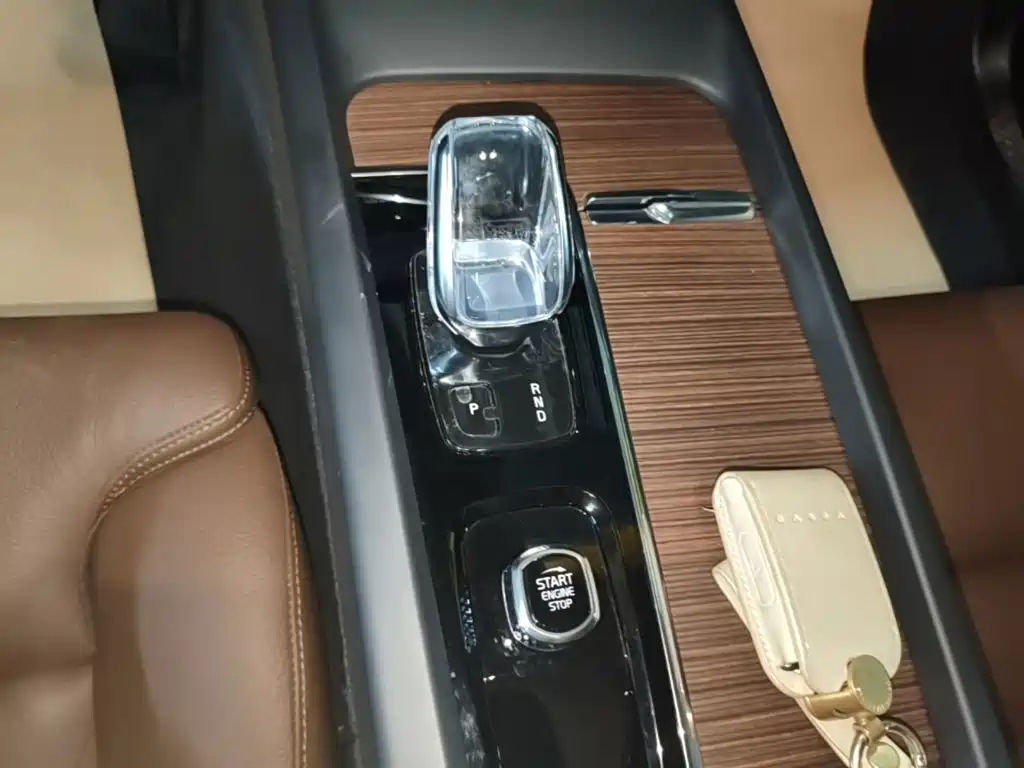 Volvo XC60 — фото 14