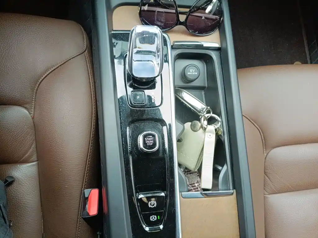Volvo XC60 — фото 15