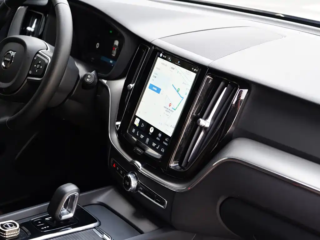 Volvo XC60 — фото 15