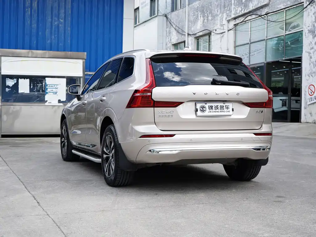 Volvo XC60 — фото 7
