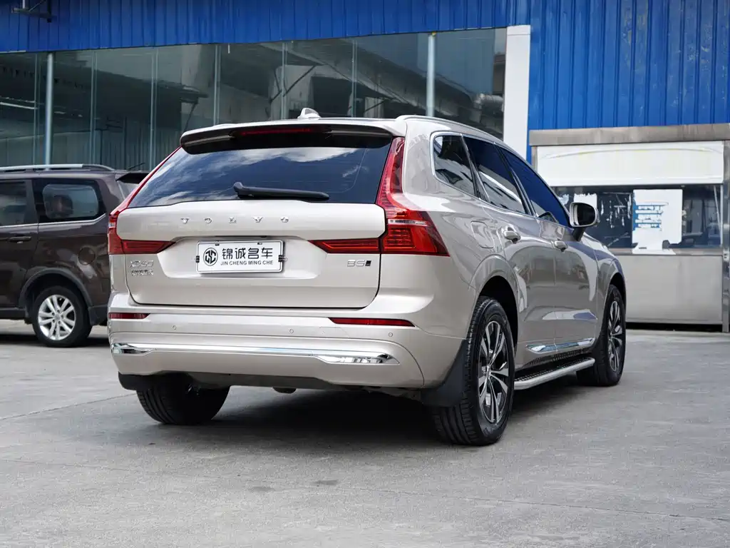Volvo XC60 — фото 9