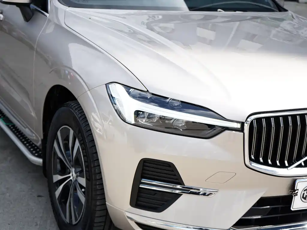 Volvo XC60 — фото 10