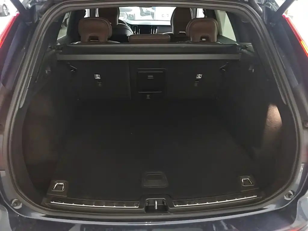 Volvo XC60 — фото 19