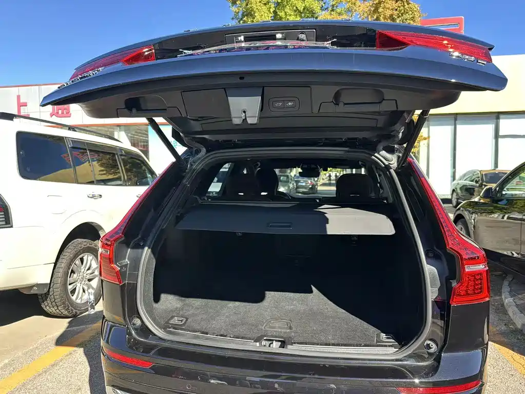 Volvo XC60 — фото 15