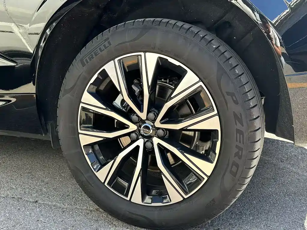 Volvo XC60 — фото 17