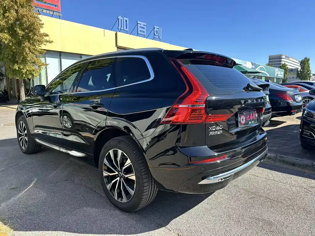 Volvo XC60 — фото 18