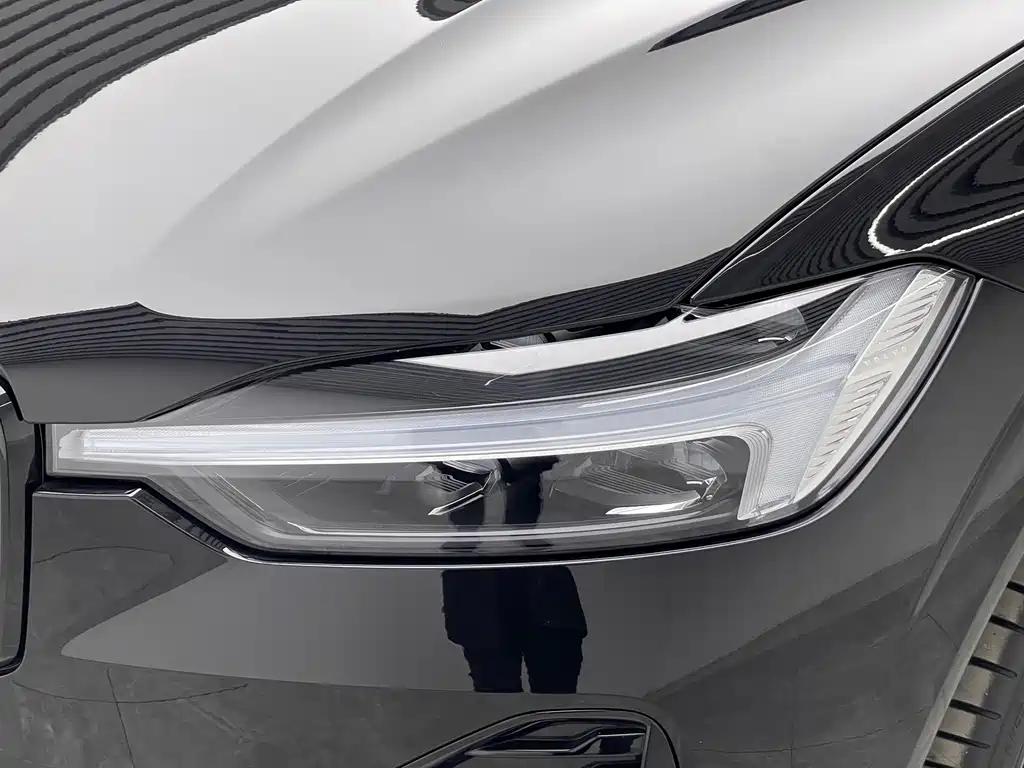 Volvo XC60 — фото 18