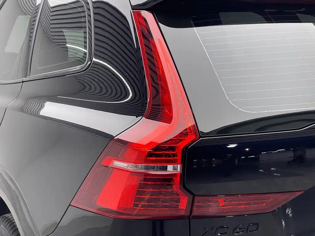 Volvo XC60 — фото 20