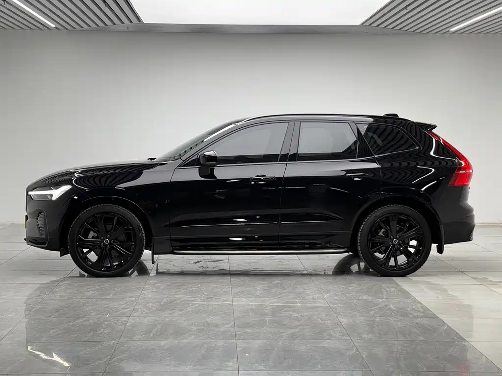 Volvo XC60 — фото 7