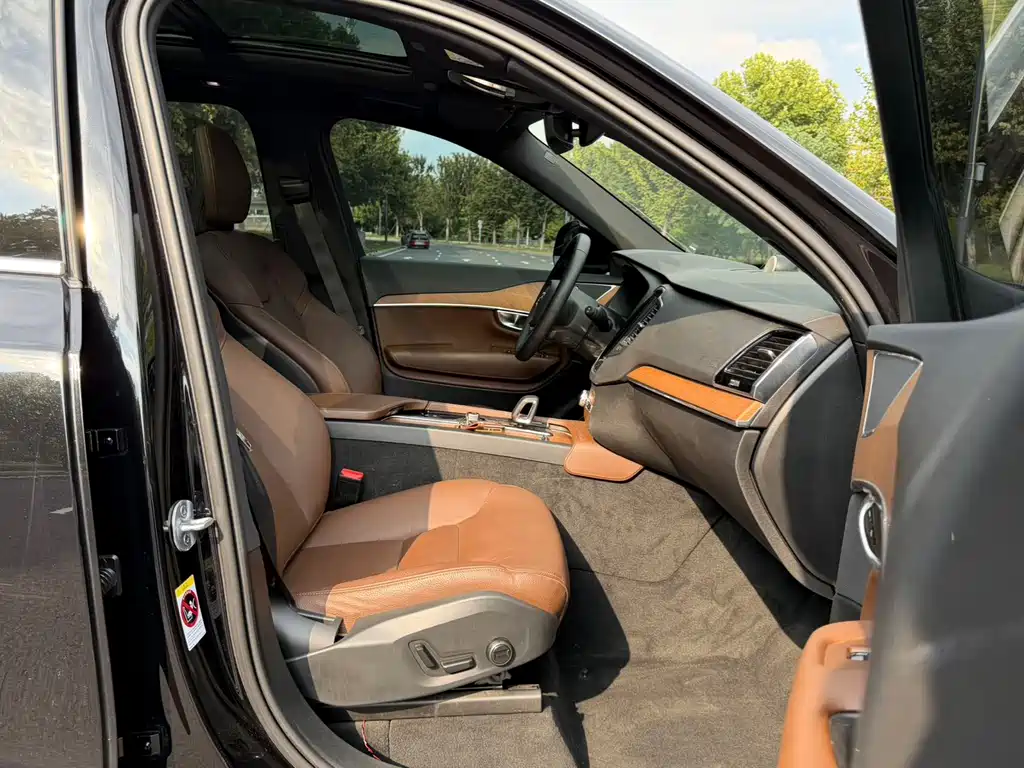 Volvo XC90 — фото 6