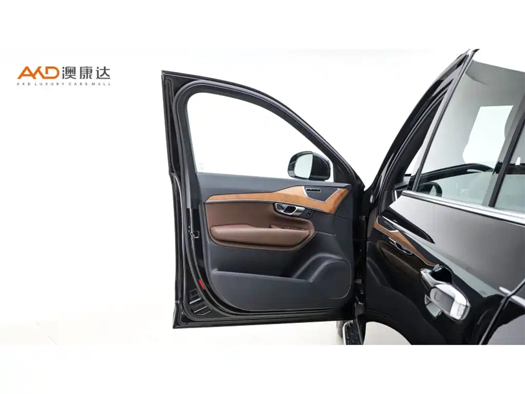 Volvo XC90 — фото 11