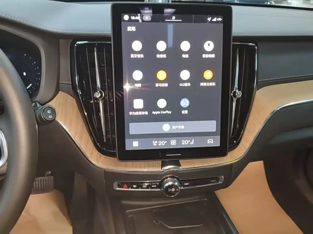 Volvo XC60 — фото 13