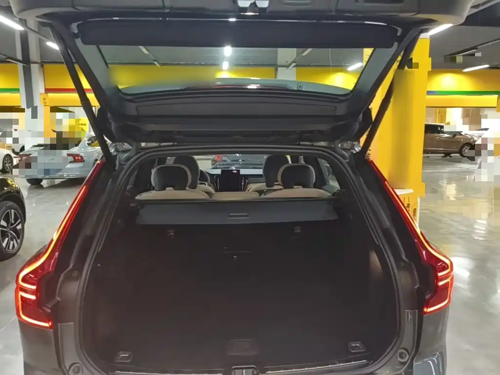 Volvo XC60 — фото 19