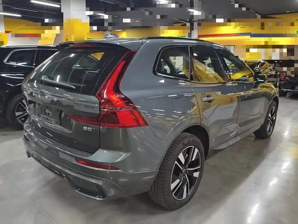 Volvo XC60 — фото 7