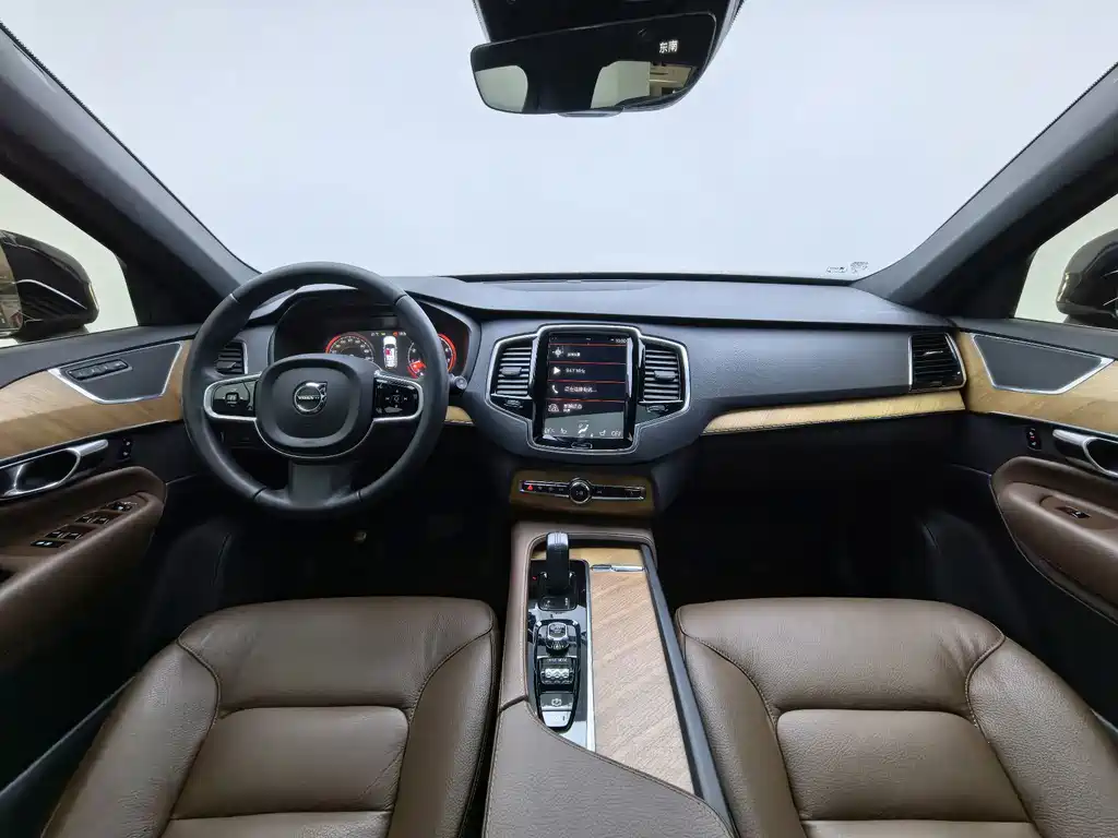 Volvo XC90 — фото 11