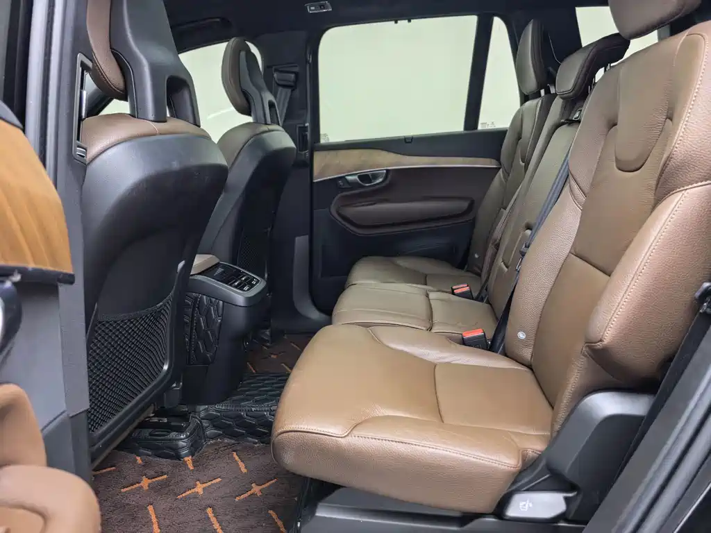 Volvo XC90 — фото 14