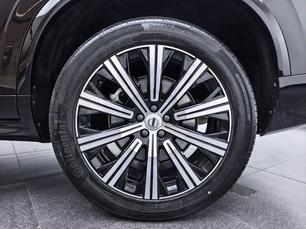 Volvo XC90 — фото 15