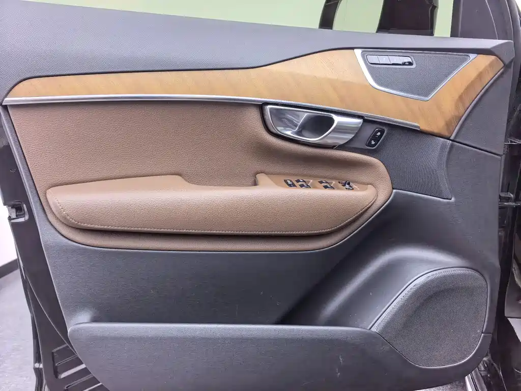 Volvo XC90 — фото 10