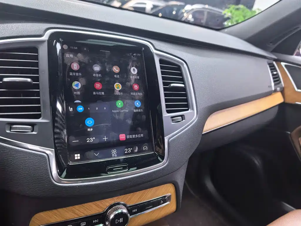 Volvo XC90 — фото 11