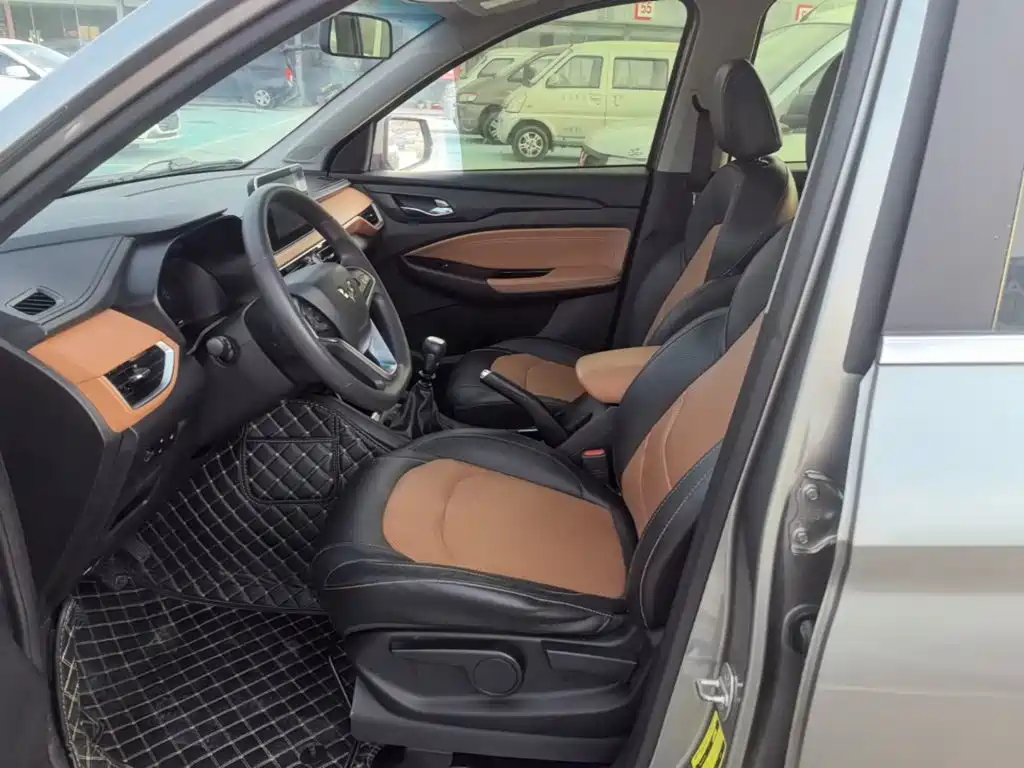 Wuling Hongguang S3 — фото 15