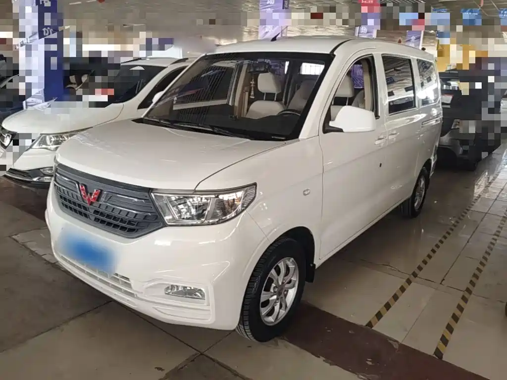 Wuling Hongguang V — фото 2