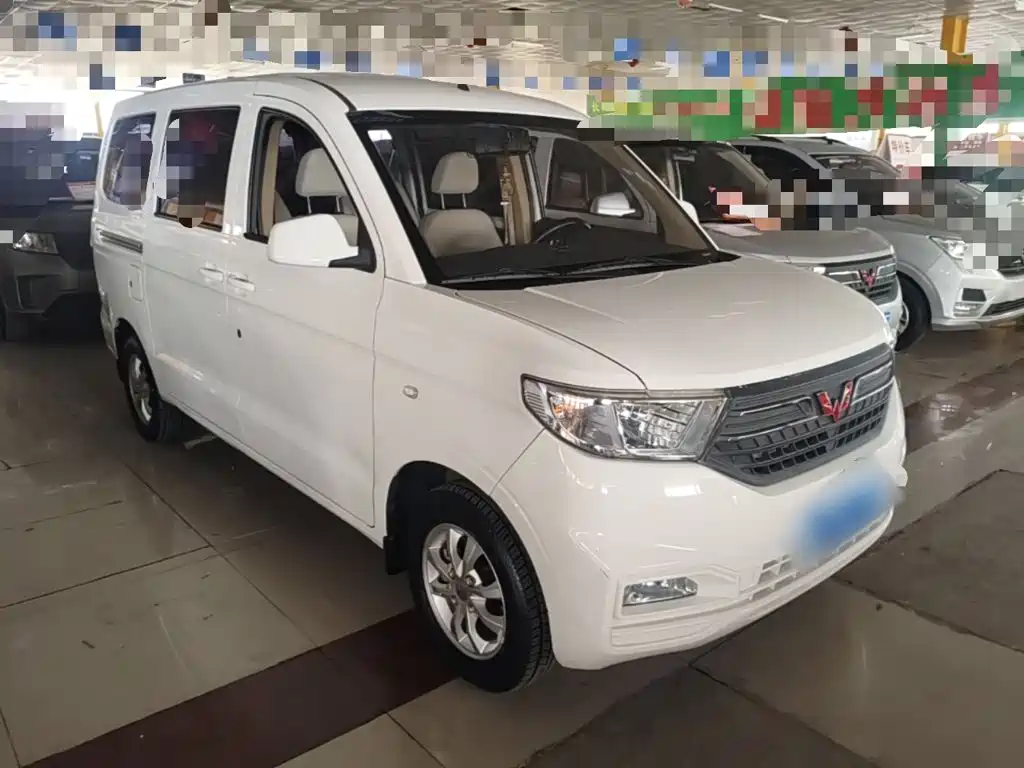 Wuling Hongguang V — фото 4